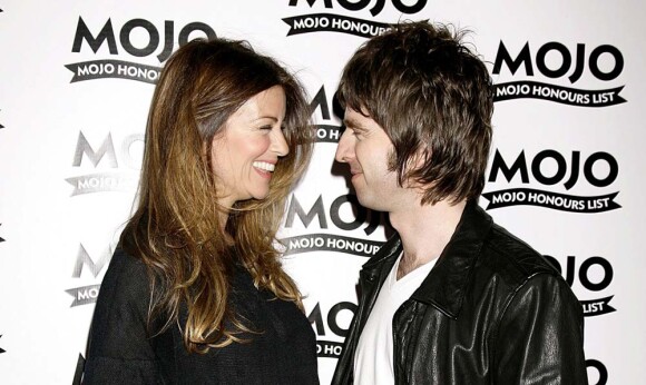 Noel Gallagher et sa future femme Sarah MacDonald, à Londres, le 18 juin 2007.