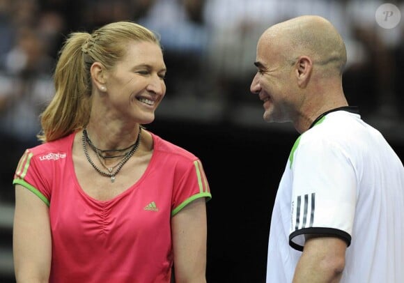 Mardi 7 juin 2011, Andre Agassi et Steffi Graf, toujours aussi complices, faisaient le bonheur des spectateurs présents à l'O2 Arena de Prague pour une soirée exhibition.