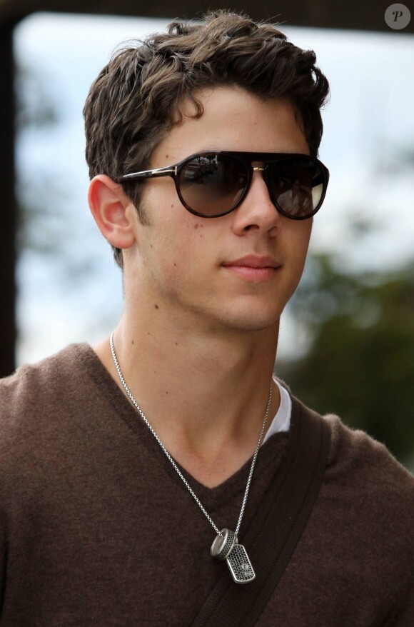 Nick Jonas (Jonas Brothers) est l'ex-petit ami de Selena Gomez.