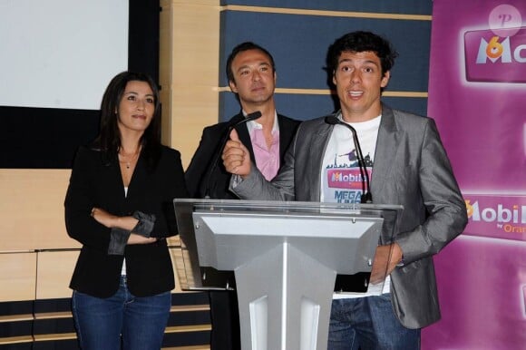 Karima Charni, Alexandre Devoise et Taïg Khris lors de la conférence de presse organisée en vue du prochain record du champion de roller, le jeudi 9 juin 2011.