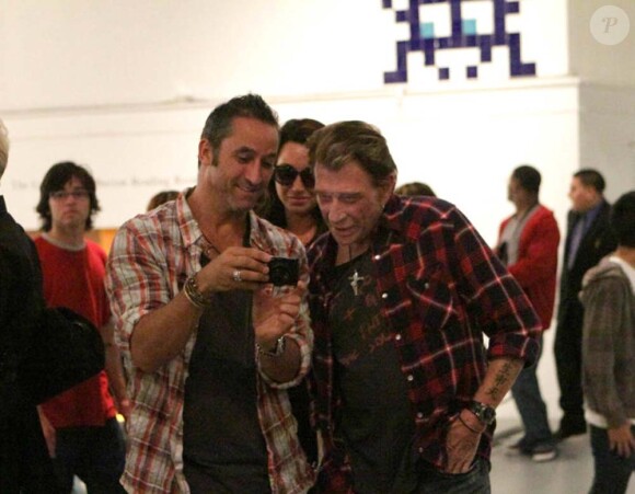 Johnny Hallyday visite l'exposition Art in the streets au MOCA, à Los Angeles, le 9 juin 2011.