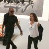 Christian Audigier et sa compagne visitent l'exposition Art in the streets au MOCA, à Los Angeles, mai 2011.