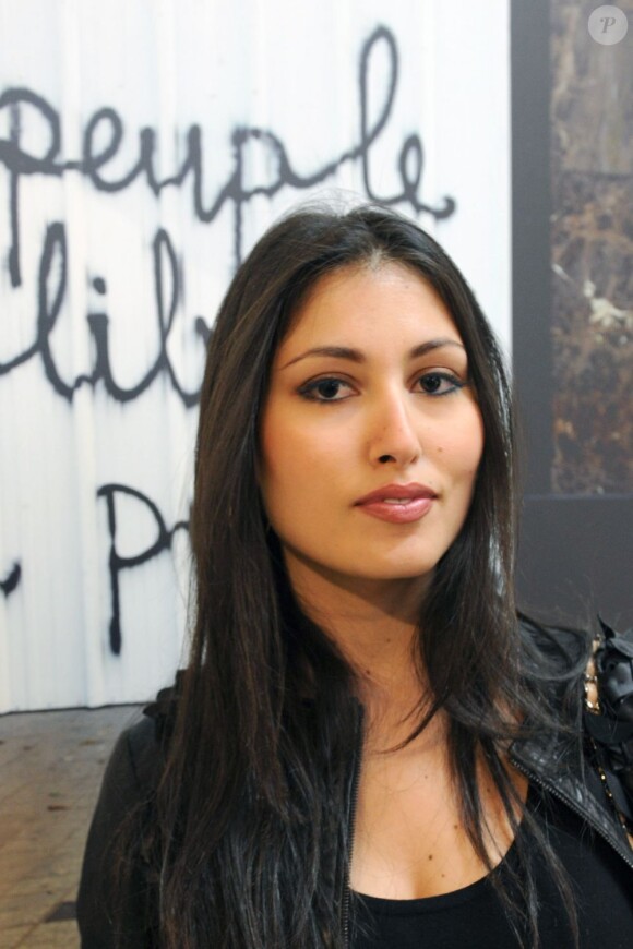Yasmine Besson lors de l'exposition Tunisie, dessine-moi ta révolution le 9 juin 2011