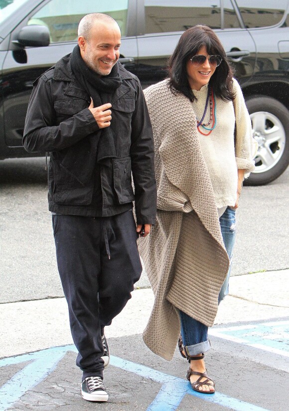 Selma Blair et son compagnon Jason Bleick dans les rues de Los Angeles le 11 juin 2011