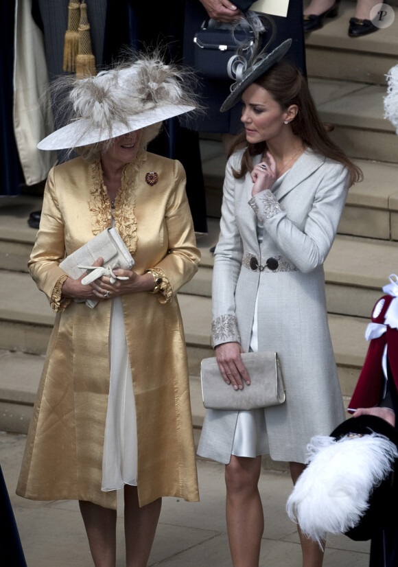 Camilla Parker Bowles et Kate Middleton, très complices, lors de la cérémonie annuelle de l'Ordre de la jarretière dans la chapelle Saint George à Windsor le 13 juin 2011