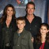Cindy Crawford, son mari Randy Gerber, et leurs enfants Presley et Kaia lors de la première de la comédie musicale Spider-man : Turn off the Dark à New York le 14 juin 2011