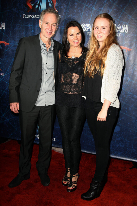 John McEnroe, Patty Smith et leur fille lors de la première de la comédie musicale Spider-man : Turn off the Dark à New York le 14 juin 2011