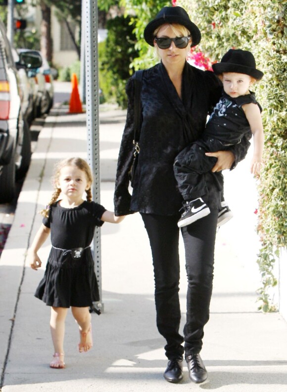 Nicole Richie et ses enfants sont super lookés et ont accordé leurs tenues à Los Angeles le 16 juin 2011