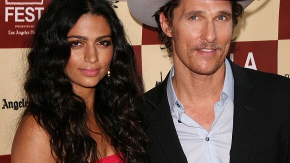 Le cowboy Matthew McConaughey sort sa sublime Camila Alves