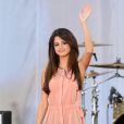 Selena Gomez se déchaîne sur scène lors d'un concert pour l'émission Good Morning America où elle a fait valser ses cheveux ! New York, 17 juin 2011