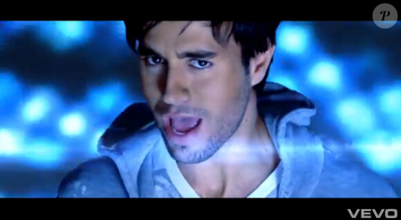 Enrique Iglesias dans le clip de Dirty Dancer