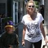 Sharon Stone passe du temps avec son grand garçon Roan, à Beverly Hills, le 25 juin 2011.