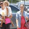 Jessica Alba et sa petite famille à Los Angeles le 26 juin 2011