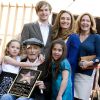 Dennis Hopper entouré de sa famille reçoit son étoile sur le Walk of Fame à Los Angeles, le 26 mars 2010. Il est avec ses filles Ruthanna, Marin et Galen, son fils Henry et sa petite-fille Violet.