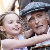 Dennis Hopper entouré de sa famille reçoit son étoile sur le Walk of Fame à Los Angeles, le 26 mars 2010. Il est avec sa fille Galen.