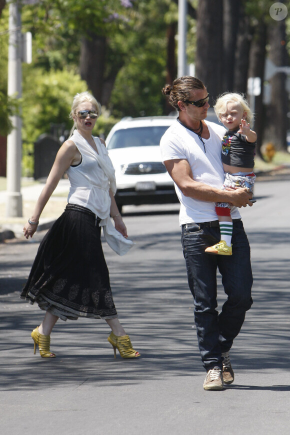 Gwen Stefani passent la journée avec son mari Gavin Rossdale et ses fils Kingston et Zuma à Los Angeles, le 2 juillet 2011