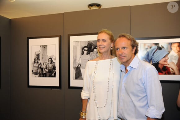 Jacqueline de Laurentiis et Andrea Della Valle lors de l'inauguration de l'exposition consacrée à Jackie O. à  Capri, le 2 juillet 2011
