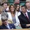 Amélie Mauresmo et un ami dans les gradins du tournoi de Wimbledon, assistent à la finale femmes, le 3 juillet 2011.