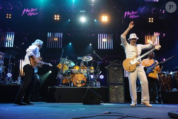 Carlos Santana en concert inaugural au 45e festival de Montreux, le 1er juillet 2011, avec notamment sa femme Cindy Blackman et l'Anglais John McLaughlin.