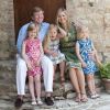 C'est à Tavarnelle Val di Pesa, 25 kilomètres au sud de Florence en Italie, que le prince Willem-Alexander et la princesse Maxima des Pays-Bas ont réalisé le 4 juillet 2011 leur traditionnelle séance photo estivale en famille, avec leurs filles les princesses Catharina-Amalia, Alexia et Ariane.