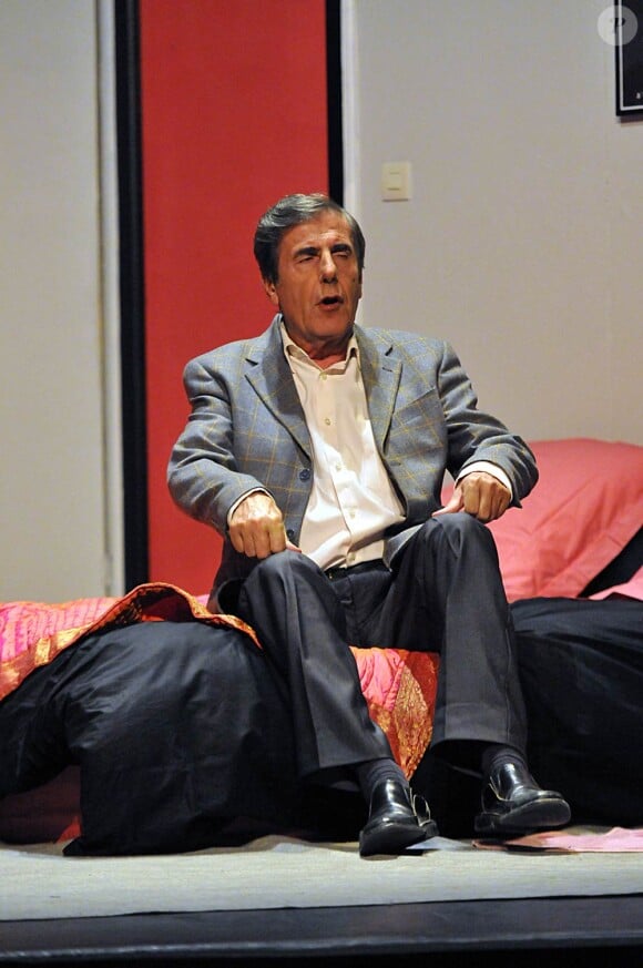 Bernard Menez répète la pièce Pauvre France !, qu'il jouera jusqu'en octobre 2011 à Paris.