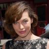Milla Jovovich, en famille, arrive au défilé Jean-Paul Gaultier, durant la Fashion Week parisienne, le mercredi 6 juillet 2011.
