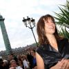 La divine Sophie Marceau a fait le spectacle à son arrivée à la soirée Chaumet organisée à Paris le 6 juillet 2011