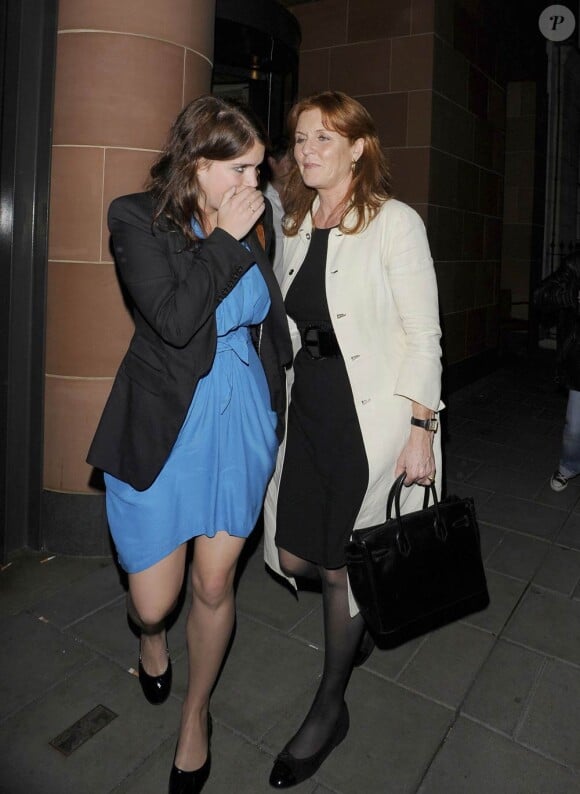 Sarah Ferguson et sa fille Eugenie d'York dînaient ensemble chez Cipriani, à Londres, le 6 juillet 2011.