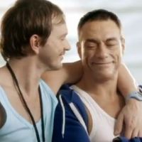Jean-Claude Van Damme devient gay mais il ne fait pas la lessive