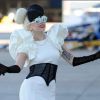 Lady Gaga, réincarnée en Minnie Mouse, samedi 9 juillet, à sa descente de l'avion, en Australie.