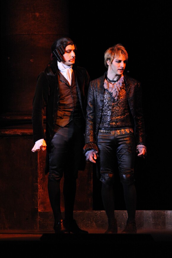 Solal et Mikelangelo Loconte lors de la dernière représentation de Mozart : L'Opéra Rock, à Paris Bercy le 10 juillet 2011