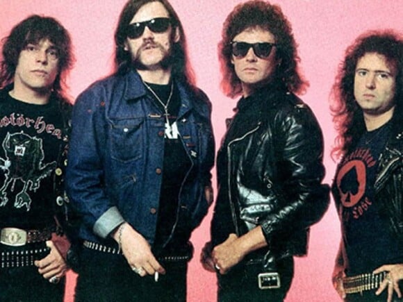 Michael Burston, alias Würzel (à gauche), qui fut guitariste au sein de Motörhead de 1984 à 1995, est mort le 9 juillet 2011 à 61 ans des suites d'une déficience cardiaque.