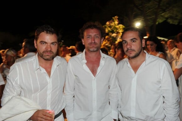 Clovis Cornillac, Jean-Paul Rouve et FX Demaison lors de la soirée blanche aux Moulins de Ramatuelle. Dimanche 10 juillet 2011