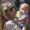 Sheryl Crow et son fils Levi James, 1 an, à Holmdel (New Jersey), le 12 juillet 2011.