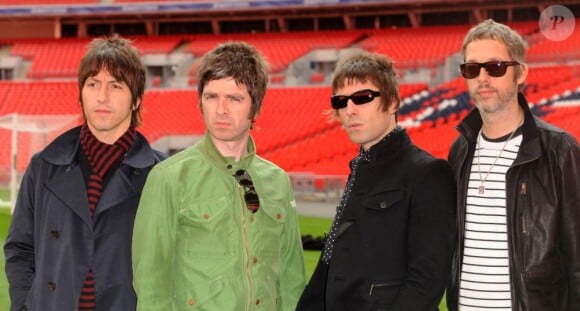 Oasis au complet, à l'aube de la dernière tournée du groupe, en octobre 2008.