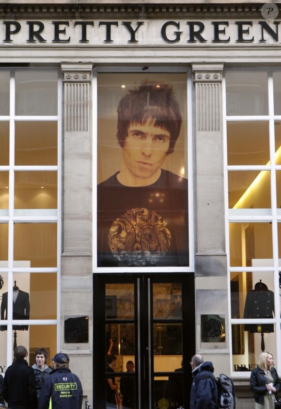 La boutique qui commercialise Pretty Green, la marque de vêtements lancée par Liam Gallagher, est située à Glasgow, et a tout d'un temple à sa gloire.