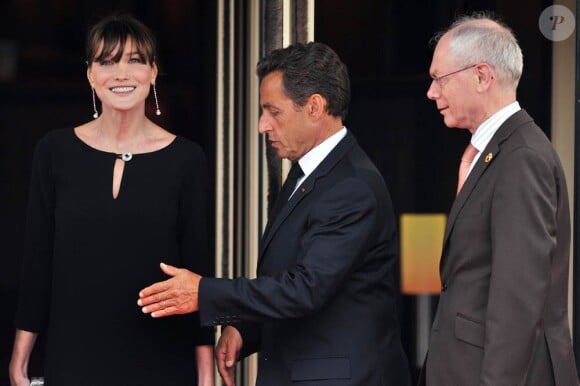 Carla Bruni-Sarkozy, enceinte, à Deauville en mai 2011. Son époux Nicolas Sarkozy est à ses côtés.