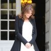 Carla Bruni-Sarkozy, enceinte, dévoile ses courbes de future maman, à Deauville, le 26 mai 2011.