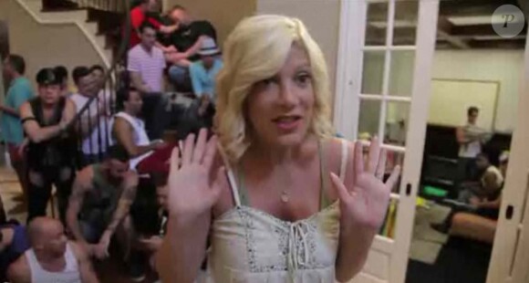 Tori Spelling dans la parodie de l'émission Hoarders, pour Funny or die, juillet 2011.