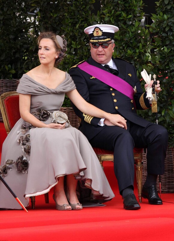 Le prince Laurent de Belgique et son épouse la princesse Claire (photo : lors de la Fête Nationale belge 2010) sont exclus des représentations officielles de la famille royale, dont les cérémonies de la Fête Nationale du 21 juillet 2011.