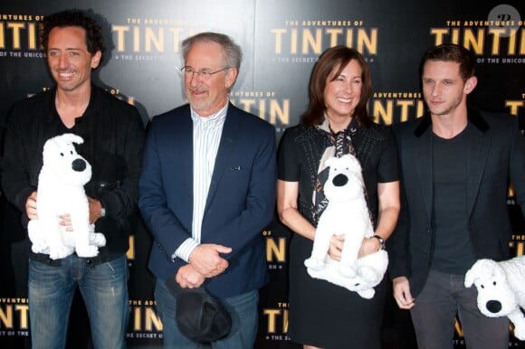 Gad Elmaleh, Steven Spielberg, Kathleen Kennedy et Jamie Bell à Paris lors de la promotion des Aventures de Tintin et le Secret de la Licorne le 19 juillet 2011
