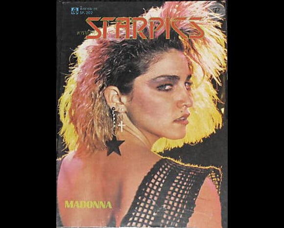 Madonna arborait un look trash-punk-rock à l'époque qui était sa marque déposée. Couverture du magazine thaïlandais Starpics, août 1985.