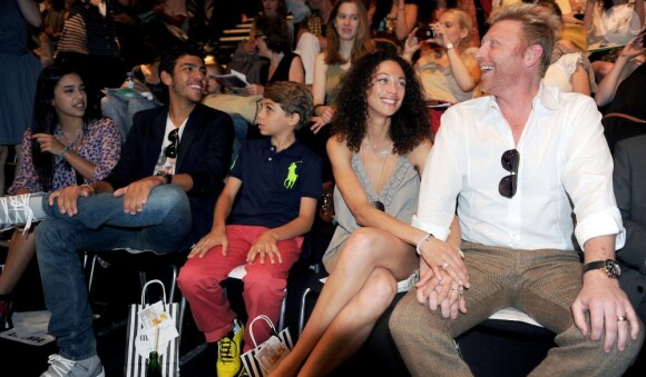 Boris Becker en famille, avec sa femme Lilly, ses fils Elias et Noah, ainsi que Rafaela la chérie de Noah, à Berlin pendant la Fashion Week le 8 juillet 2011