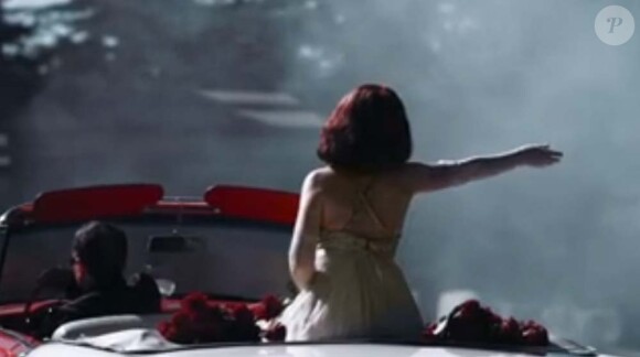 Image extraite du clip Never Forget de Lena Katina, juillet 2011.