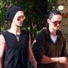 Bill Kaulitz et son frère jumeau Tom Kaulitz, dans les rues de Los Angeles, dimanche 17 juillet 2011.