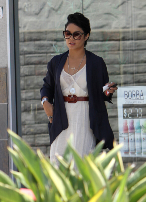 Vanessa Hudgens affiche toujours sa coupe courte à Los Angeles, 26 juillet 2011