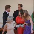Le prince Harry, le prince William, les princesse Eugenie et Beatrice d'York assistent à la soirée organisée la veille du mariage de Zara Phillips et Mike Tindall à Édimbourg le 29 juillet 2011. 