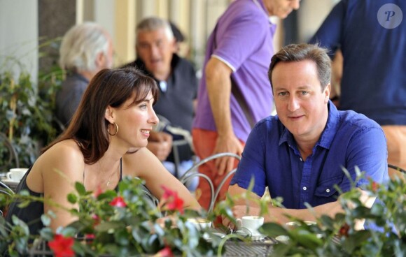 Le premier ministre britannique David Cameron et son épouse Samantha profitent de quelques jours de vacances en Italie, le 31 juillet 2011 : ils louent une villa près de Sienne.