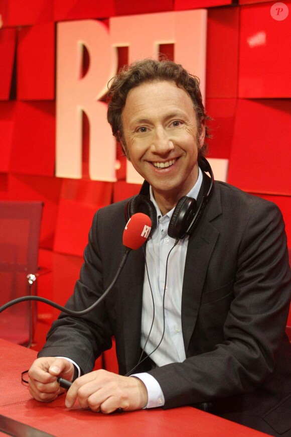 Stéphane Bern pose dans les studios de sa nouvelle maison RTL, juin 2011.