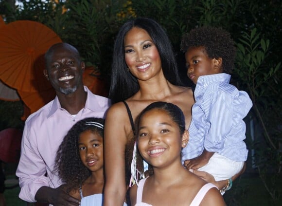 Djimon Hounsou et sa femme Kimora Lee, leur fils, et les filles qu'elle a eu avec Russell Simmons à la soirée Art For Life chez Russell Simmons dans les Hampton, le 30 juillet 2011